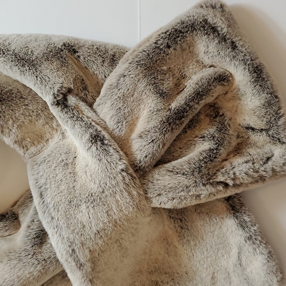 Express brown and black faux fur scarf - Picture 3 of 7